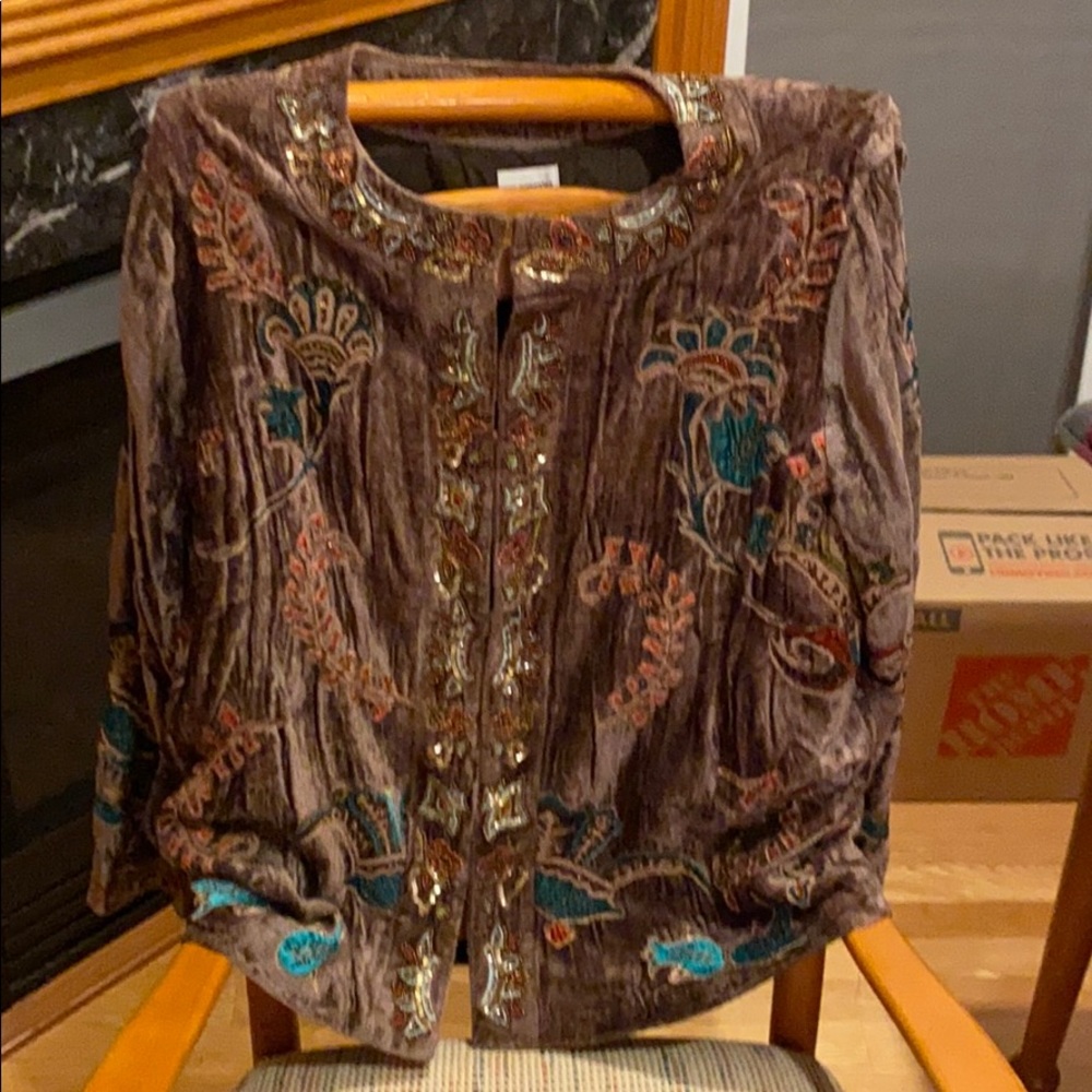 Fully lined and embroidered blouse.